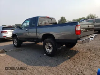 1996 Toyota T100 SR5 z VIN JT4UN24D3T0032313, wystawiony jako Copart lot #70693914 z przebiegiem 210 021 mil mil oraz Szkody całkowita. Historia ofert i sprzedaży dostępna na DreamBid. Obrazek 2.