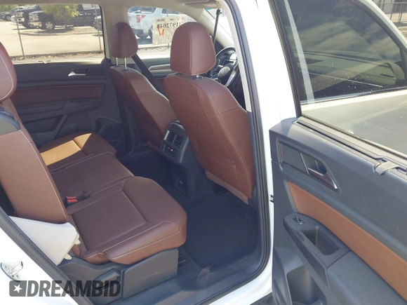 2021 Volkswagen Atlas SE z VIN 1V2WR2CA2MC529355, wystawiony jako IAAI lot #41972048 z przebiegiem 63 970 mil mil oraz . Historia ofert i sprzedaży dostępna na DreamBid. Obrazek 8.