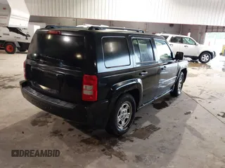 2008 Jeep Patriot Sport z VIN 1J8FF28W68D705251, wystawiony jako IAAI lot #42248701 z przebiegiem 121 033 mil mil oraz . Historia ofert i sprzedaży dostępna na DreamBid. Obrazek 4.