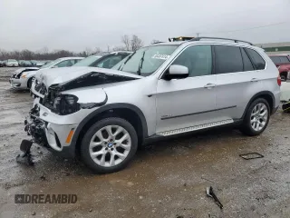 2013 BMW X5 xDrive35i z VIN 5UXZV4C54D0E10167, wystawiony jako Copart lot #86497414 z przebiegiem 95 519 mil mil oraz Szkody całkowita. Historia ofert i sprzedaży dostępna na DreamBid. Obrazek 1.