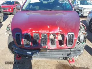 2017 Jeep Cherokee Trailhawk z VIN 1C4PJMBS9HW502323, wystawiony jako IAAI lot #42293817 z przebiegiem 153 127 mil mil oraz . Historia ofert i sprzedaży dostępna na DreamBid. Obrazek 6.