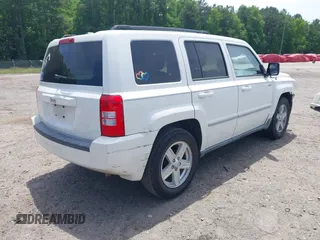 2010 Jeep Patriot Latitude z VIN 1J4NT1GA1AD621060, wystawiony jako IAAI lot #42295782 z przebiegiem 158 352 mil mil oraz . Historia ofert i sprzedaży dostępna na DreamBid. Obrazek 4.
