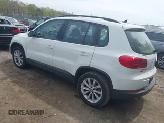 2017 Volkswagen Tiguan S z VIN WVGBV7AX8HK054298, wystawiony jako IAAI lot #42059711 z przebiegiem 89 686 mil mil oraz . Historia ofert i sprzedaży dostępna na DreamBid. Obrazek 3.