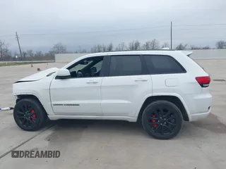 2018 Jeep Grand Cherokee Laredo E with VIN 1C4RJEAG0JC218694, listed as a IAAI auction lot 41587665 with 97,618 mi miles. Bid and sale history available at carsss.com. Image 14.