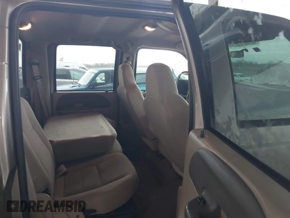 2004 Ford F-250 XL z VIN 1FTNW20L34EC72478, wystawiony jako IAAI lot #41435891 z przebiegiem 136 275 mil mil oraz . Historia ofert i sprzedaży dostępna na DreamBid. Obrazek 8.