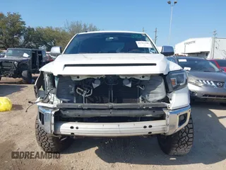 2015 Toyota Tundra Platinum z VIN 5TFGY5F15FX176935, wystawiony jako IAAI lot #41763346 z przebiegiem 150 110 mil mil oraz . Historia ofert i sprzedaży dostępna na DreamBid. Obrazek 13.