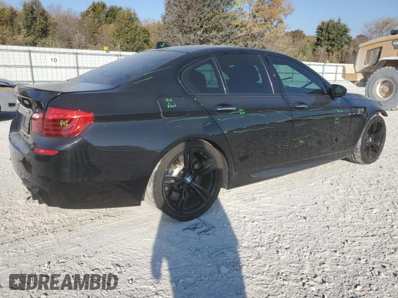 2015 BMW M5 z VIN WBSFV9C52FD594673, wystawiony jako Copart lot #77460894 z przebiegiem 131 755 mil mil oraz Czysty tytuł • Clean title. Historia ofert i sprzedaży dostępna na DreamBid. Obrazek 3.