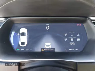 2016 Tesla Model S 90D z VIN 5YJSA1E29GF160332, wystawiony jako IAAI lot #42593749 z przebiegiem 92 702 mil mil oraz . Historia ofert i sprzedaży dostępna na DreamBid. Obrazek 20.