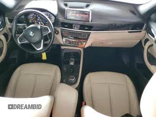 2021 BMW X1 sDrive28i z VIN WBXJG7C02M5S30154, wystawiony jako Copart lot #56076565 z przebiegiem 57 671 mil mil oraz Tytuł czysty. Historia ofert i sprzedaży dostępna na DreamBid. Obrazek 8.
