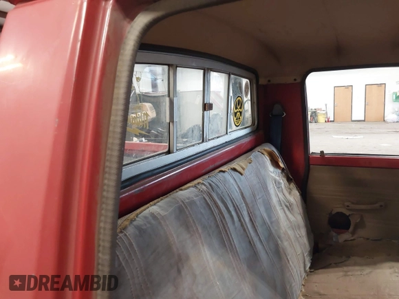 1983 Toyota Pickup z VIN JT4RN44R8D1137485, wystawiony jako IAAI lot #41741970 z przebiegiem 328 446 mil mil oraz . Historia ofert i sprzedaży dostępna na DreamBid. Obrazek 8.
