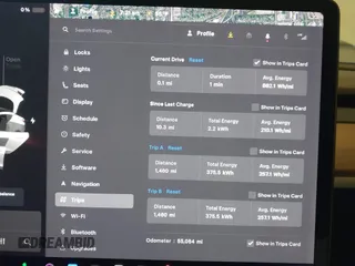 2019 Tesla Model 3 Mid Range z VIN 5YJ3E1EA5KF317542, wystawiony jako IAAI lot #42050461 z przebiegiem 55 054 mil mil oraz . Historia ofert i sprzedaży dostępna na DreamBid. Obrazek 16.