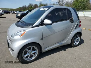 2011 Smart fortwo Pure z VIN WMEEJ3BA6BK449704, wystawiony jako Copart lot #69454434 z przebiegiem 23 581 mil mil oraz Tytuł czysty. Historia ofert i sprzedaży dostępna na DreamBid. Obrazek 1.