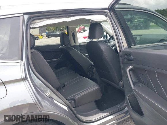 2024 Volkswagen Tiguan SE z VIN 3VV3B7AX9RM196186, wystawiony jako IAAI lot #42769059 z przebiegiem 16 258 mil mil oraz . Historia ofert i sprzedaży dostępna na DreamBid. Obrazek 8.