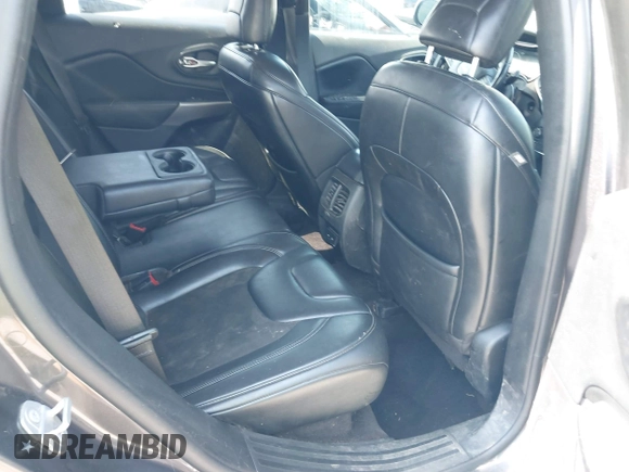 2019 Jeep Cherokee Latitude Plus z VIN 1C4PJLLB5KD184826, wystawiony jako IAAI lot #42321549 z przebiegiem 211 830 mil mil oraz . Historia ofert i sprzedaży dostępna na DreamBid. Obrazek 8.