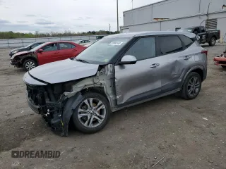 2021 Kia Seltos LX z VIN KNDEPCAAXM7092614, wystawiony jako Copart lot #51994145 z przebiegiem 63 152 mil mil oraz Szkoda całkowita • Salvage title. Historia ofert i sprzedaży dostępna na DreamBid. Obrazek 1.