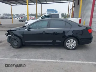 2013 Volkswagen Jetta SE с VIN 3VWDX7AJ2DM414183, выставлен на аукционе IAAI как лот 42489925 с пробегом 52 617 миль миль и . История ставок и продаж доступна на DreamBid. Изображение 15.
