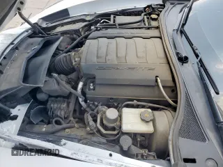 2014 Chevrolet Corvette Z51 3LT z VIN 1G1YM2D73E5131825, wystawiony jako Copart lot #58187765 z przebiegiem 89 861 mil mil oraz Szkoda całkowita • Salvage title. Historia ofert i sprzedaży dostępna na DreamBid. Obrazek 11.