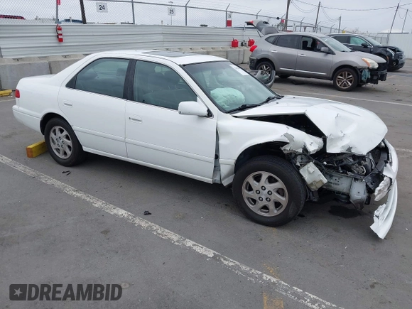 2000 Toyota Camry LE z VIN JT2BF28K3Y0289145, wystawiony jako IAAI lot #42455085 z przebiegiem 202 809 mil mil oraz . Historia ofert i sprzedaży dostępna na DreamBid. Obrazek 1.