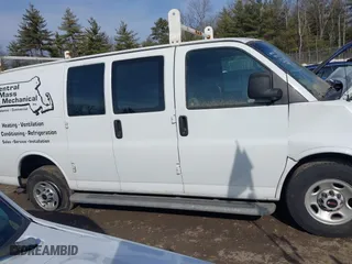 2019 GMC Savana Cargo Van with VIN 1GTW7AFG5K1210624, listed as a IAAI auction lot 41786354 with 105,345 mi miles. Bid and sale history available at carsss.com. Image 14.