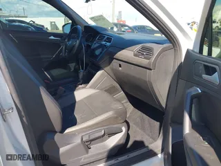 2020 Volkswagen Tiguan SE with VIN 3VV3B7AX8LM063202, listed as a IAAI auction lot 41731419 with 41,241 mi miles. Bid and sale history available at carsss.com. Image 5.