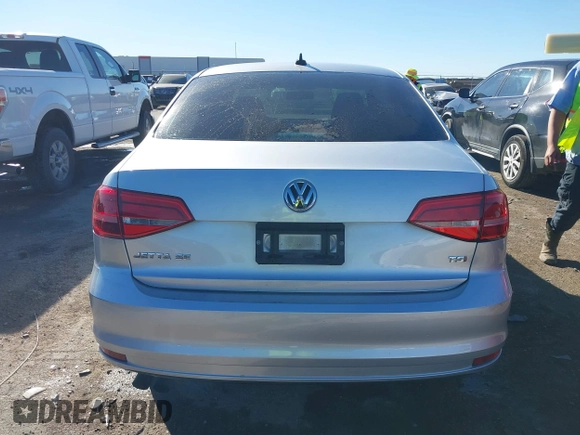 2015 Volkswagen Jetta SE z VIN 3VWD07AJ6FM326731, wystawiony jako IAAI lot #41066250 z przebiegiem 63 242 mil mil oraz . Historia ofert i sprzedaży dostępna na DreamBid. Obrazek 16.