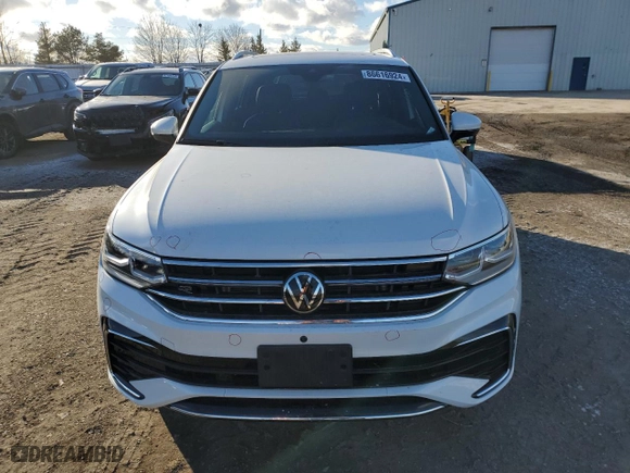 2024 Volkswagen Tiguan SEL R-Line with VIN 3VV4B7AX4RM103708, listed as a Copart auction lot 86616924 with 8,682 mi miles and Clean Title. Bid and sale history available at carsss.com. Image 5.