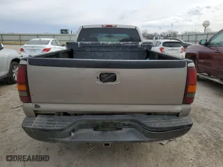 2000 GMC Sierra 1500 SLT with VIN 1GTEC19T2YE237846, listed as a Copart auction lot 44731925 with 391,409 mi miles and Clean Title. Bid and sale history available at carsss.com. Image 6.