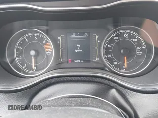 2020 Jeep Cherokee Latitude с VIN 1C4PJMCB9LD546714, выставлен на аукционе IAAI как лот 42177612 с пробегом 56 759 миль миль и . История ставок и продаж доступна на DreamBid. Изображение 7.