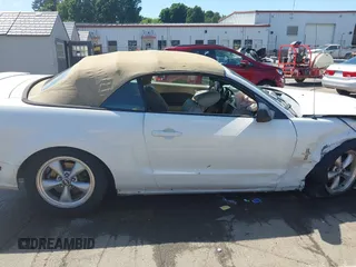 2007 Ford Mustang Deluxe с VIN 1ZVFT84N275365683, выставлен на аукционе IAAI как лот 42335893 с пробегом 141 892 миль миль и . История ставок и продаж доступна на DreamBid. Изображение 13.