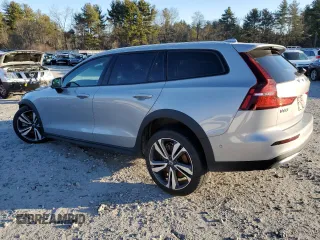 2023 Volvo V60 Plus z VIN YV4L12WZ4P2108242, wystawiony jako Copart lot #46248054 z przebiegiem 19 778 mil mil oraz . Historia ofert i sprzedaży dostępna na DreamBid. Obrazek 2.