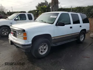 1999 GMC Yukon with VIN 1GKEK13RXXJ735870, listed as a Copart auction lot 44988505 with 150,557 mi miles and Salvage Title. Bid and sale history available at carsss.com. Image 1.