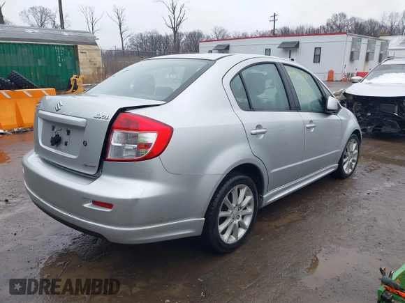 2011 Suzuki SX4 z VIN JS2YC5A41B6300385, wystawiony jako IAAI lot #41570810 z przebiegiem 117 847 mil mil oraz . Historia ofert i sprzedaży dostępna na DreamBid. Obrazek 4.