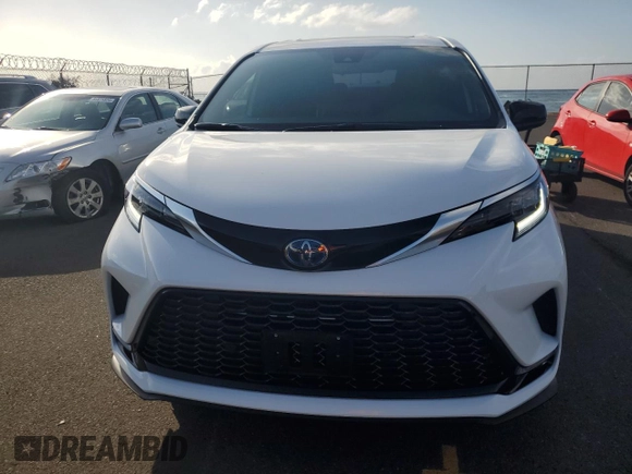 2024 Toyota Sienna XSE with VIN 5TDXRKEC1RS218431, listed as a Copart auction lot 87675465 with 2,989 mi miles and Salvage Title. Bid and sale history available at carsss.com. Image 5.