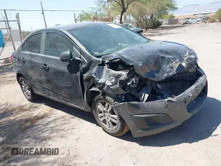 2016 Chevrolet Sonic LT z VIN 1G1JC5SH2G4141921, wystawiony jako IAAI lot #42358583 z przebiegiem 96 616 mil mil oraz . Historia ofert i sprzedaży dostępna na DreamBid. Obrazek 1.