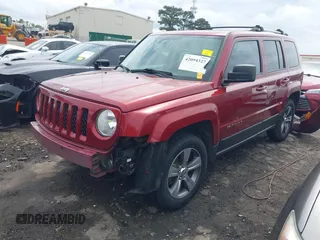 2016 Jeep Patriot Latitude z VIN 1C4NJRFBXGD657097, wystawiony jako IAAI lot #42094327 z przebiegiem 218 389 mil mil oraz . Historia ofert i sprzedaży dostępna na DreamBid. Obrazek 2.