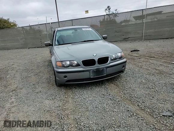 2004 BMW 3 Series 325i with VIN WBAAZ33414KP89681, listed as a Copart auction lot 43840195 with 200,212 mi miles and Salvage Title. Bid and sale history available at carsss.com. Image 10.