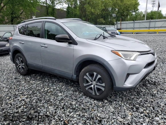 2017 Toyota RAV4 LE z VIN 2T3BFREVXHW547834, wystawiony jako Copart lot #57886525 z przebiegiem 97 586 mil mil oraz Szkoda całkowita • Salvage title. Historia ofert i sprzedaży dostępna na DreamBid. Obrazek 4.