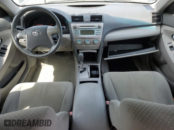 2008 Toyota Camry LE z VIN 4T1BK46K38U564521, wystawiony jako Copart lot #56508825 z przebiegiem 238 689 mil mil oraz Czysty tytuł • Clean title. Historia ofert i sprzedaży dostępna na DreamBid. Obrazek 8.