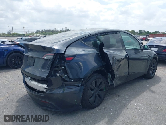 2024 Tesla Model Y Long Range with VIN 7SAYGDEE2RA318579, listed as a IAAI auction lot 41911015 with 9,277 mi miles. Bid and sale history available at carsss.com. Image 6.