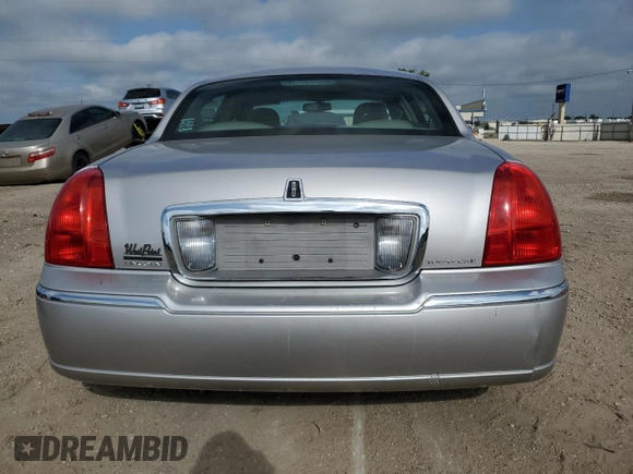 2009 Lincoln Town Car Signature Limited z VIN 2LNHM82V99X635551, wystawiony jako Copart lot #54103565 z przebiegiem 138 836 mil mil oraz Czysty tytuł • Clean title. Historia ofert i sprzedaży dostępna na DreamBid. Obrazek 6.