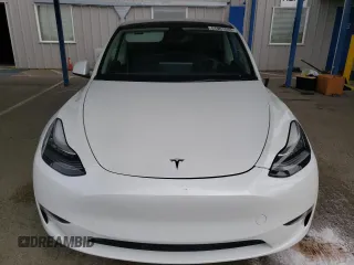 2022 Tesla Model Y Long Range with VIN 7SAYGAEE9NF384400, listed as a Copart auction lot 51961545 with 31,758 mi miles and Salvage Title. Bid and sale history available at DreamBid. Image 5.