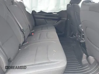 2021 Ram 1500 Big Horn z VIN 1C6RREFT2MN647379, wystawiony jako IAAI lot #42094375 z przebiegiem 57 121 mil mil oraz . Historia ofert i sprzedaży dostępna na DreamBid. Obrazek 8.