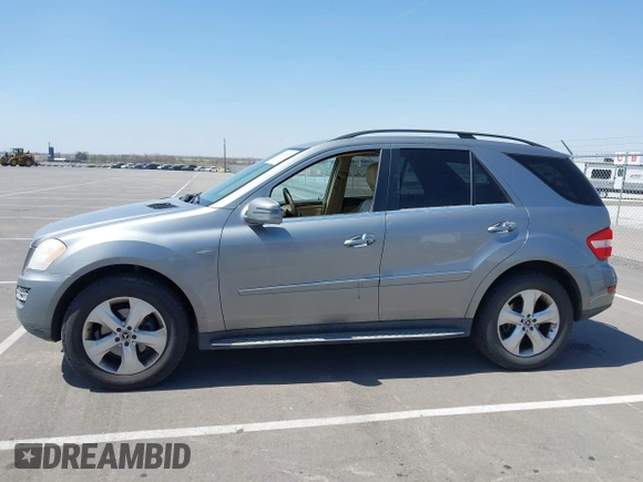 2011 Mercedes-Benz M ML 350 BlueTEC with VIN 4JGBB2FB8BA625553, listed as a IAAI auction lot 42063572 with 186,918 mi miles. Bid and sale history available at carsss.com. Image 6.