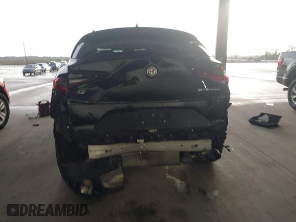 2018 Alfa Romeo Stelvio Sport z VIN ZASFAKPN9J7B70085, wystawiony jako IAAI lot #40823547 z przebiegiem Nie podano mil oraz . Historia ofert i sprzedaży dostępna na DreamBid. Obrazek 16.