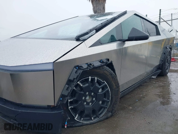 2025 Tesla Cybertruck с VIN 7G2CEHED8SA059806, выставлен на аукционе IAAI как лот 41706116 с пробегом 212 миль миль и . История ставок и продаж доступна на DreamBid. Изображение 6.