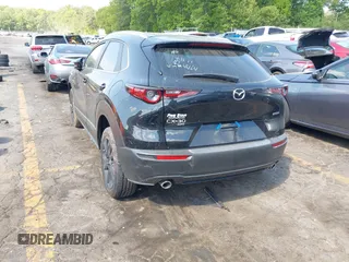 2025 Mazda CX-30 S Select Sport z VIN 3MVDMBBM3SM784464, wystawiony jako IAAI lot #42085045 z przebiegiem 1 953 mil mil oraz . Historia ofert i sprzedaży dostępna na DreamBid. Obrazek 3.