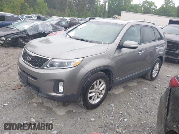 2015 Kia Sorento LX with VIN 5XYKTCA61FG573531, listed as a IAAI auction lot 42086854 with 226,393 mi miles. Bid and sale history available at carsss.com. Image 2.