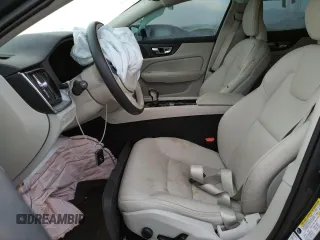 2020 Volvo V60 z VIN YV4102WK6L1034139, wystawiony jako Copart lot #71106432 z przebiegiem Nie podano mil oraz . Historia ofert i sprzedaży dostępna na DreamBid. Obrazek 7.
