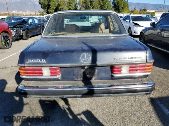 1984 Mercedes-Benz 300 D с VIN WDBAB33A5EA138282, выставлен на аукционе Copart как лот 88987365 с пробегом 249 474 миль миль и Чистый • Clean title. История ставок и продаж доступна на DreamBid. Изображение 6.