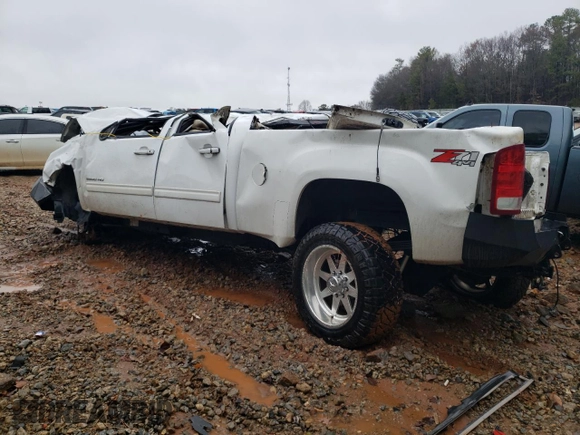 2011 GMC Sierra 2500HD SLT z VIN 1GT121C88BF114348, wystawiony jako Copart lot #43801915 z przebiegiem Nie podano mil oraz Nie do naprawy • Non repairable. Historia ofert i sprzedaży dostępna na DreamBid. Obrazek 2.